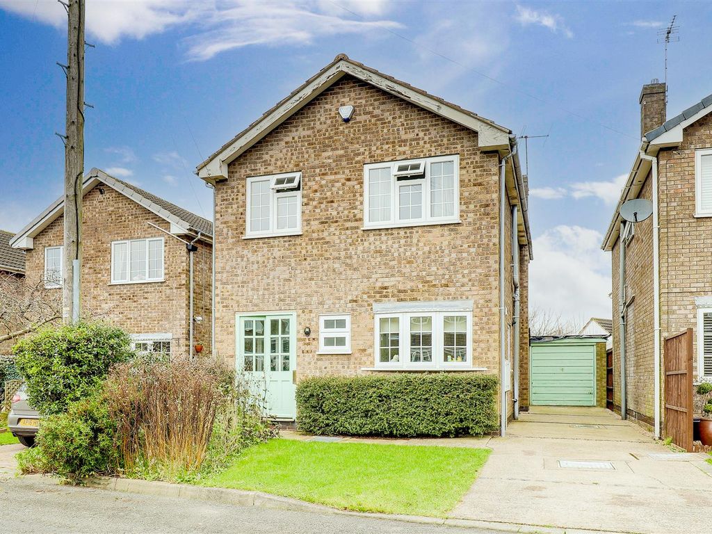 4 bed detached house for sale in Glendale Close, Carlton