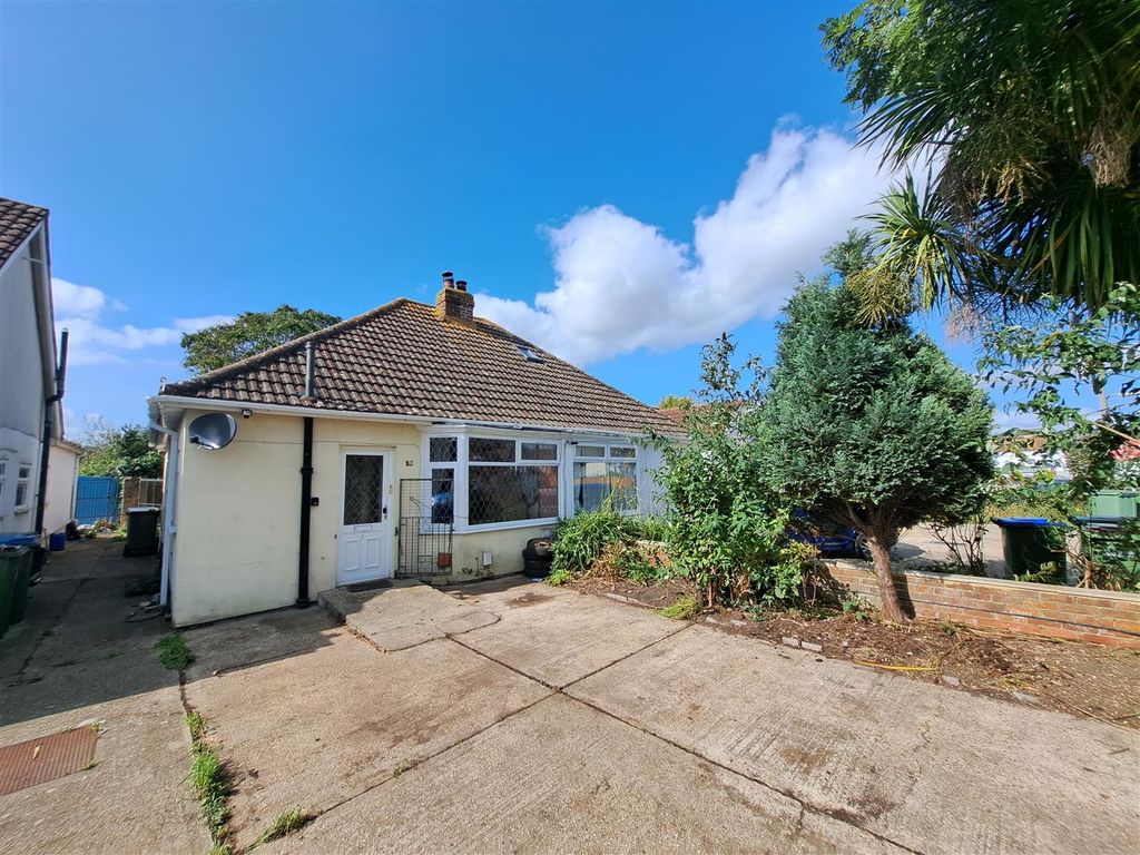 2 bed semidetached bungalow for sale in Merton Avenue, Fareham PO16, £