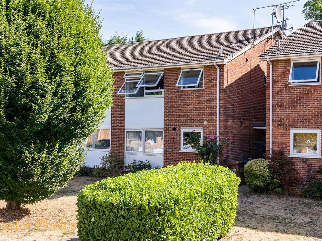 2 bed for sale in Trapstyle Road, Ware SG12 Zoopla