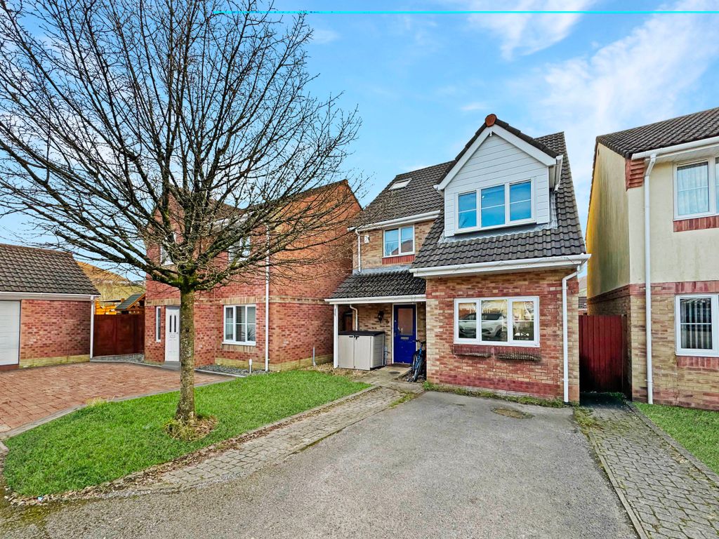 5 bed detached house for sale in Ty'n Y Parc, Abertridwr, Caerphilly