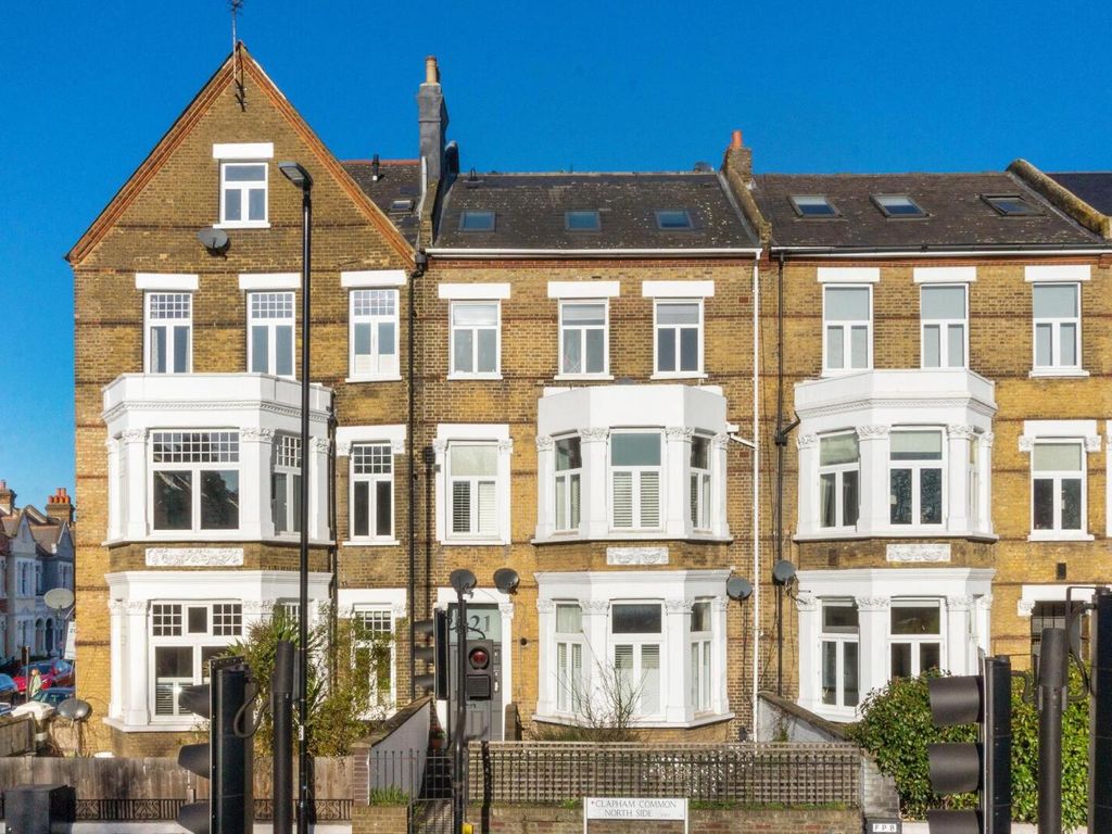 1 bed flat for sale in Clapham Common North Side, Battersea SW4, £