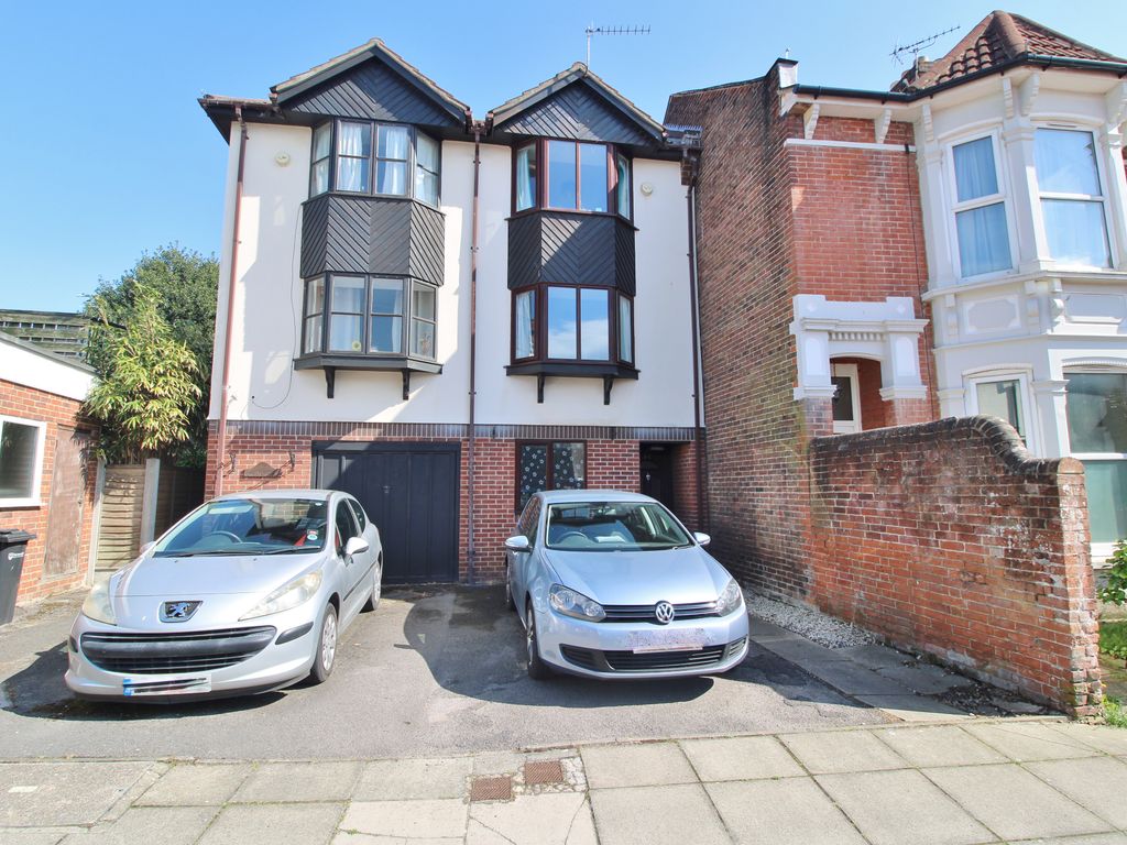 3 bed town house for sale in Welch Road, Southsea PO4 Zoopla