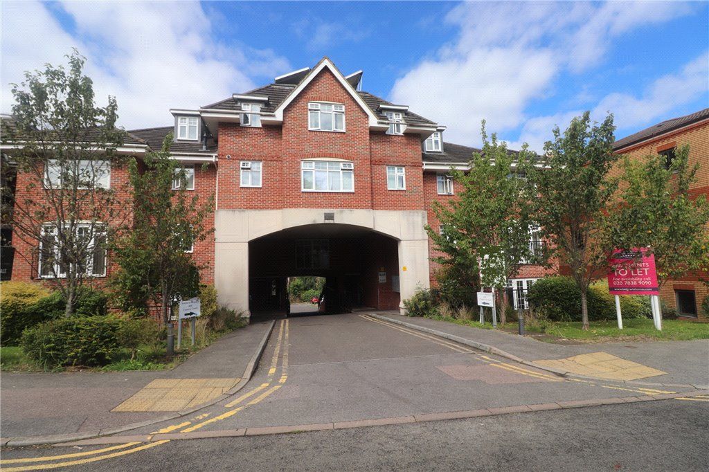 2 bed flat for sale in Croydon Road, Caterham, Surrey CR3, £310,000