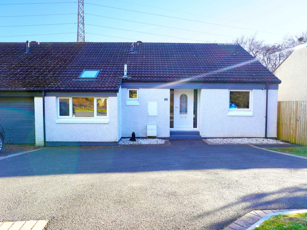 4 bed semidetached house for sale in Hawkwood, Whitehills, East
