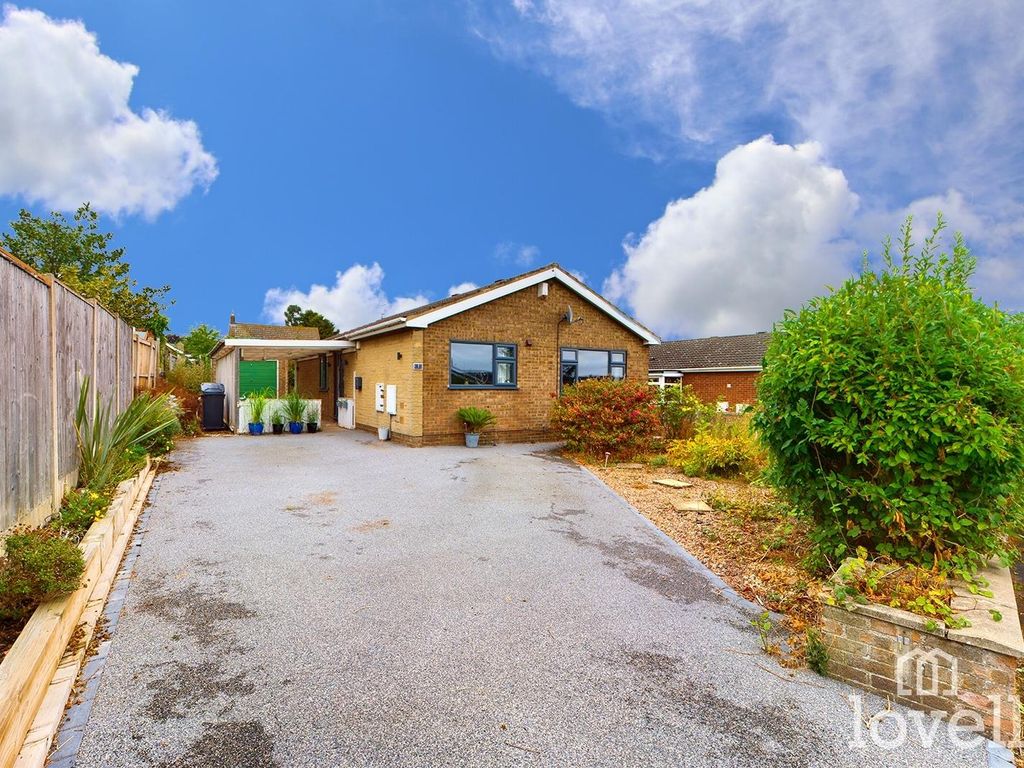 3 bed detached bungalow for sale in Bradwell Close, BartonUponHumber DN18 Zoopla