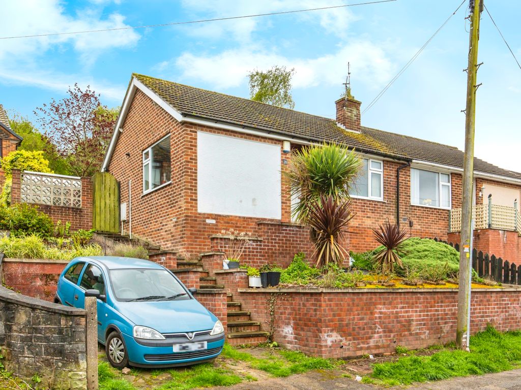 2 bed semidetached bungalow for sale in Chesterfield Avenue, Gedling