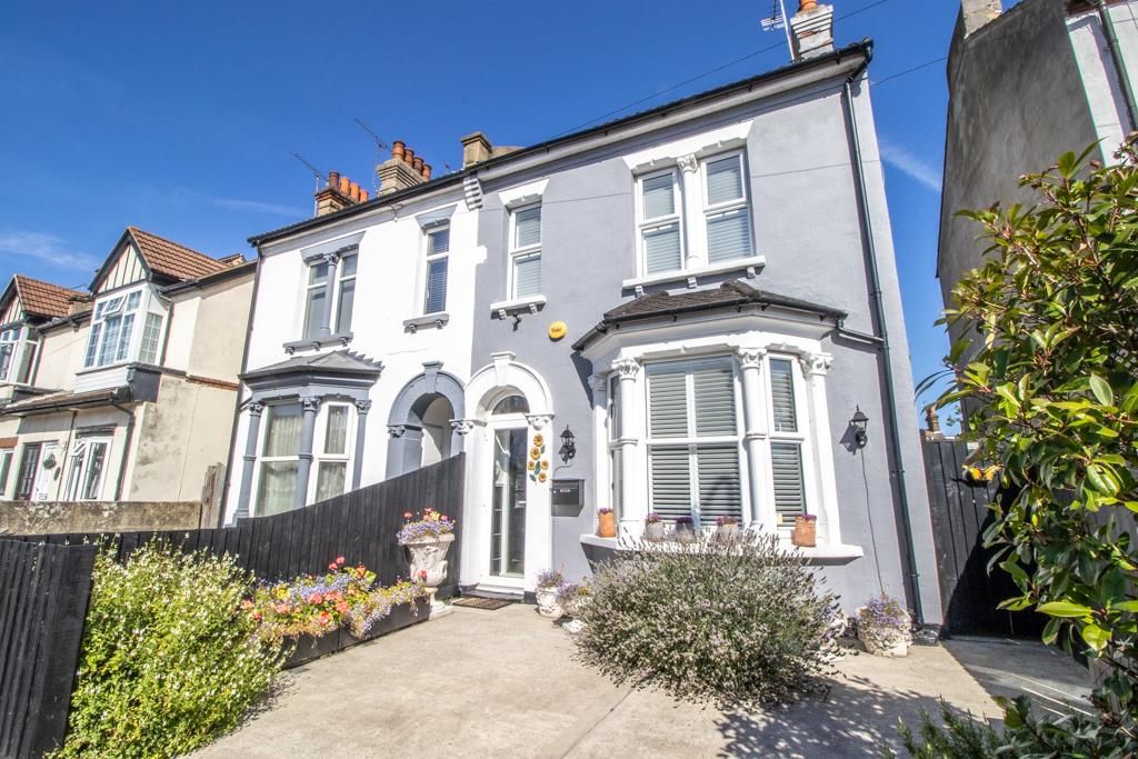3 bed semidetached house for sale in North Road, WestcliffOnSea SS0