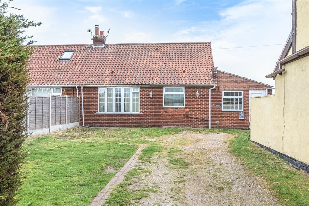 3 bed semidetached bungalow for sale in Moor End, HolmeOnSpalding