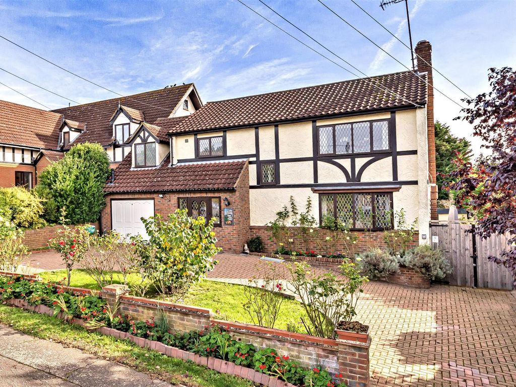 4 bed detached house for sale in Theydon Park Road, Theydon Bois