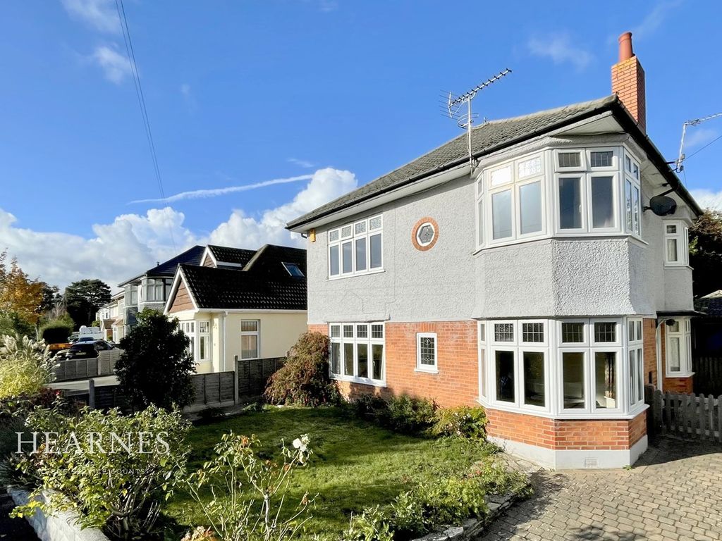 4 bed detached house for sale in Brackendale Road, Queens Park