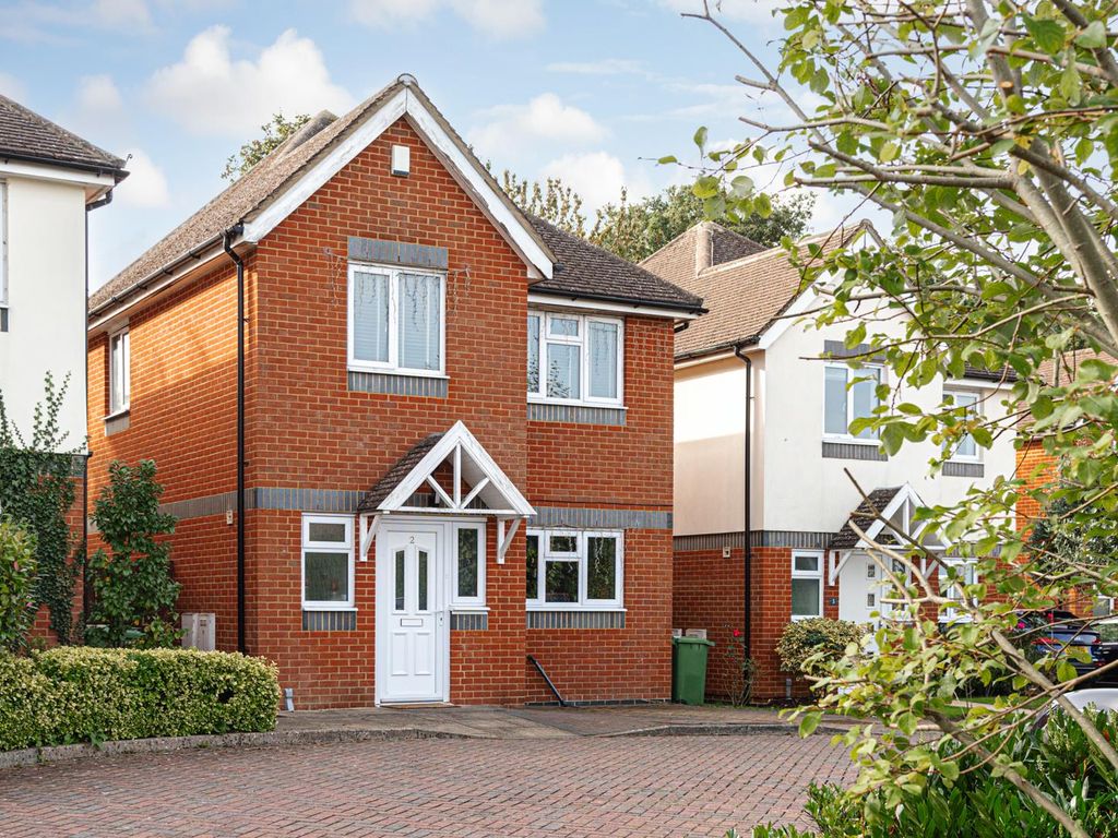 3 bed detached house for sale in Vale Close, Epsom KT18, £600,000 Zoopla