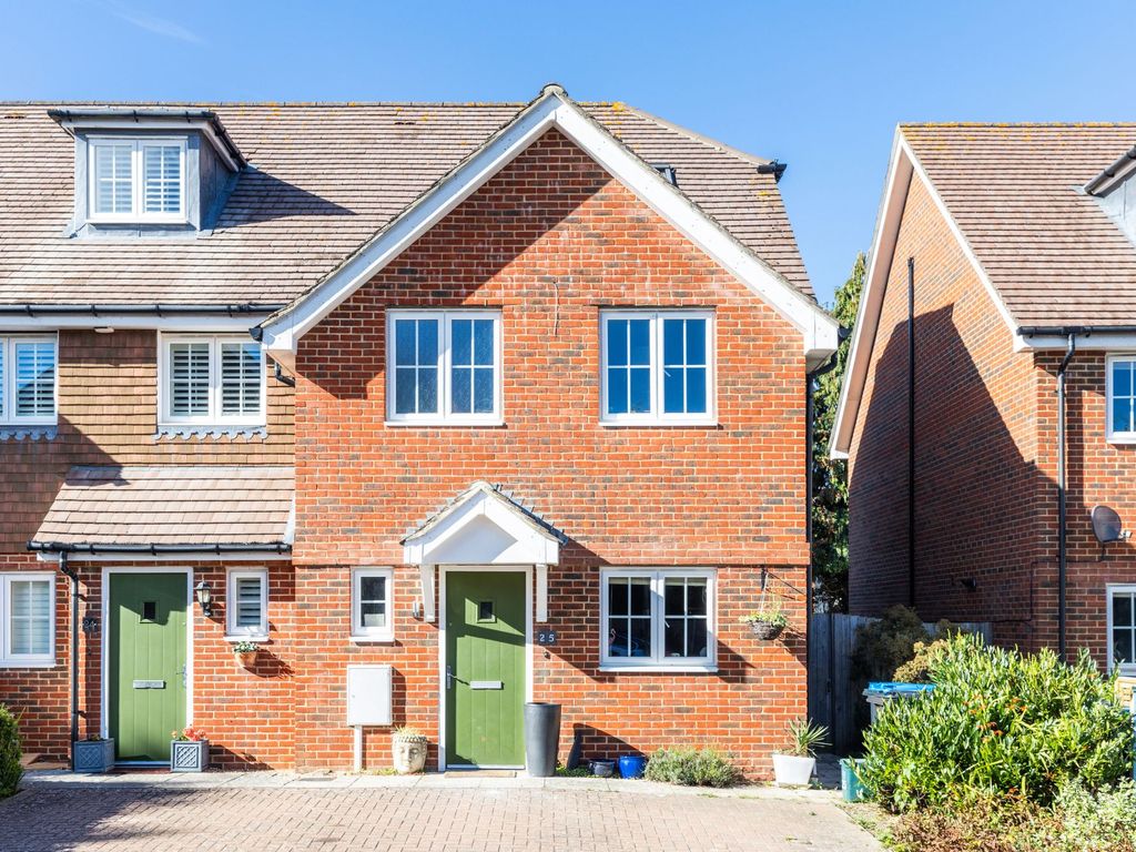 3 bed property for sale in Little Stanford Close, Lingfield RH7, £