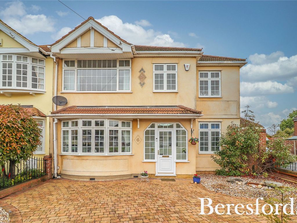 5 bed semidetached house for sale in Lichfield Terrace, Upminster RM14