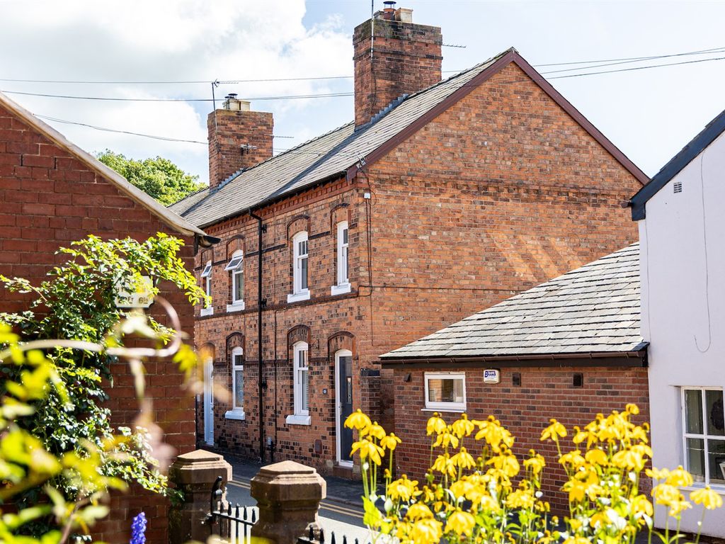 2 bed end terrace house for sale in Park Road, Tarporley CW6, £260,000