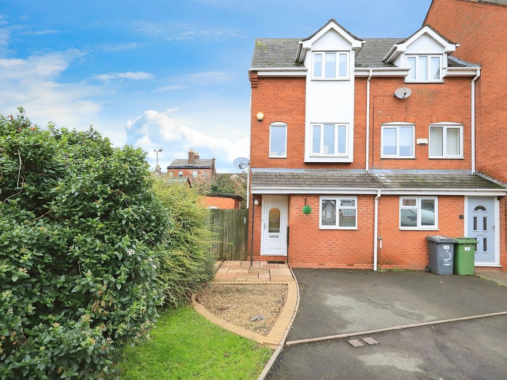 3 bed town house for sale in Mill Croft, Bilston WV14, £210,000 Zoopla