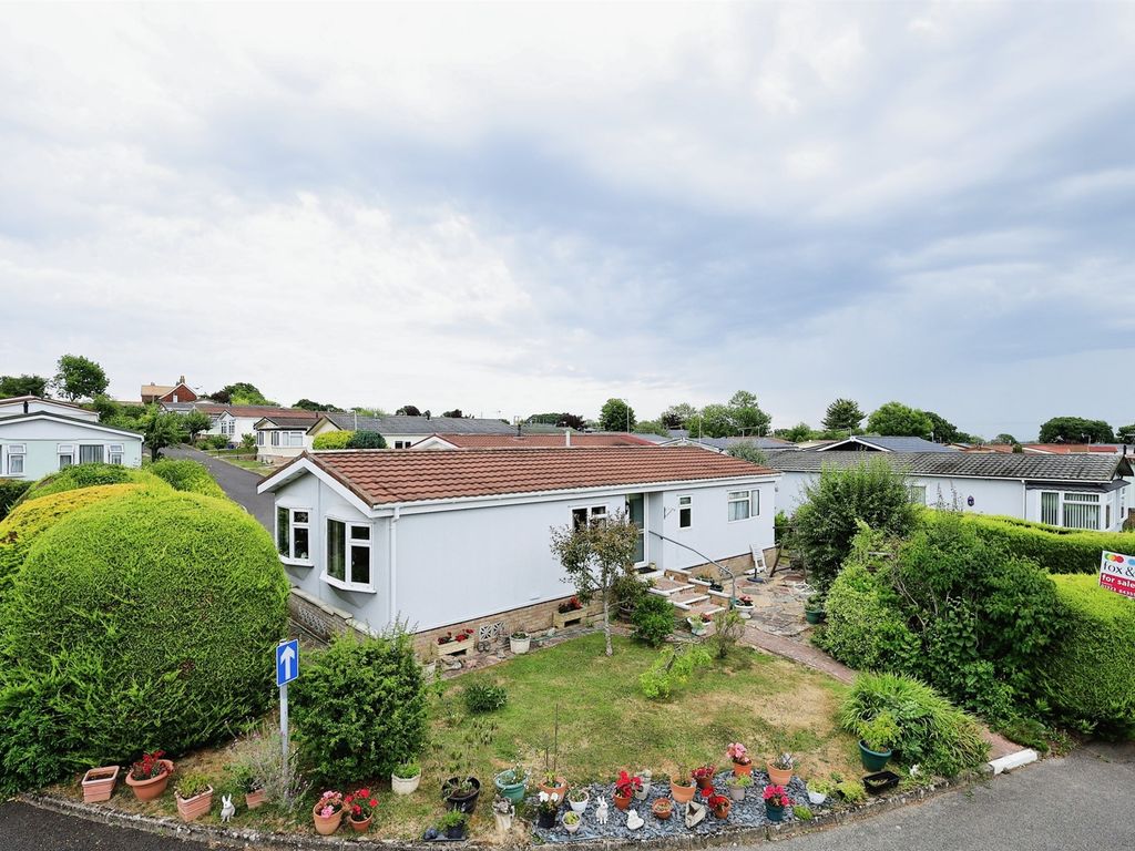 2 bed mobile/park home for sale in Lion House Park, Mill Road, Hailsham