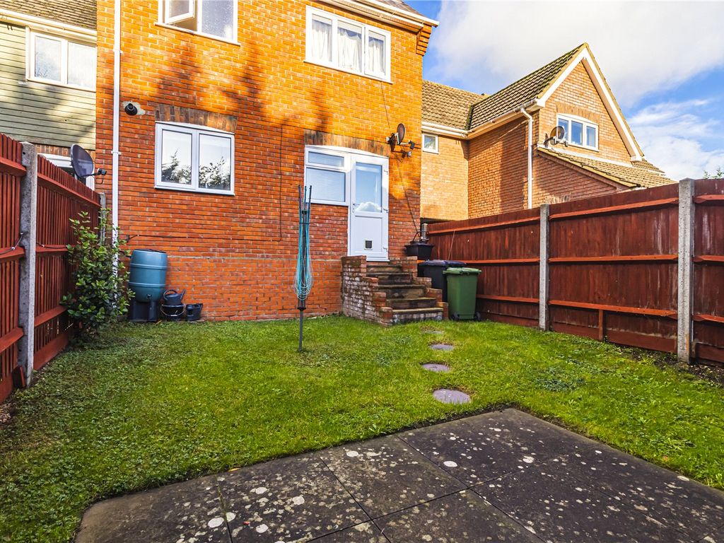 1 bed flat for sale in Wivelsfield, Eaton Bray, Dunstable, Central