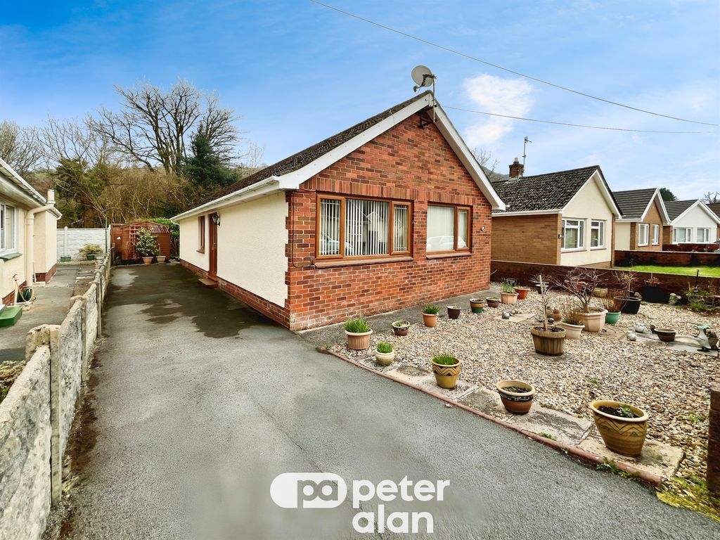 3 bed detached bungalow for sale in Glantawe Park, Ystradgynlais