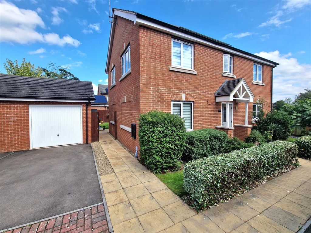 4 bed detached house for sale in Meek Road, Newent GL18, £375,000 Zoopla