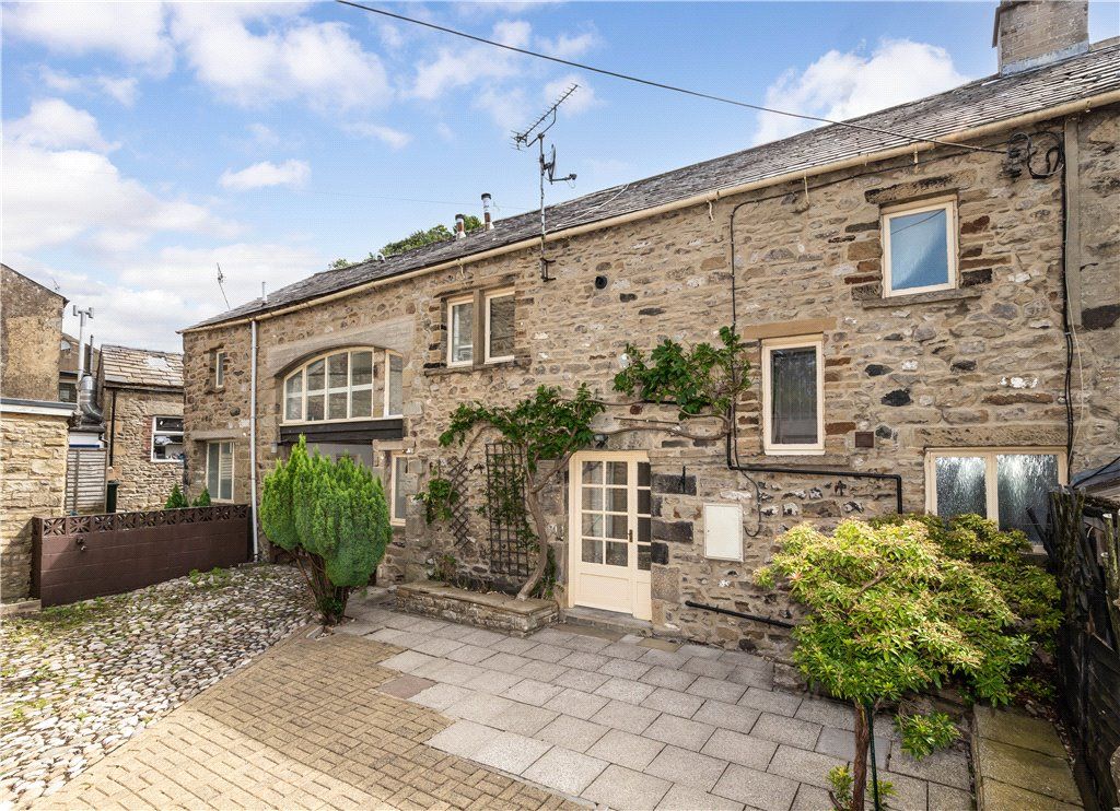 3 bed terraced house for sale in Victoria Street, Settle, Settle BD24