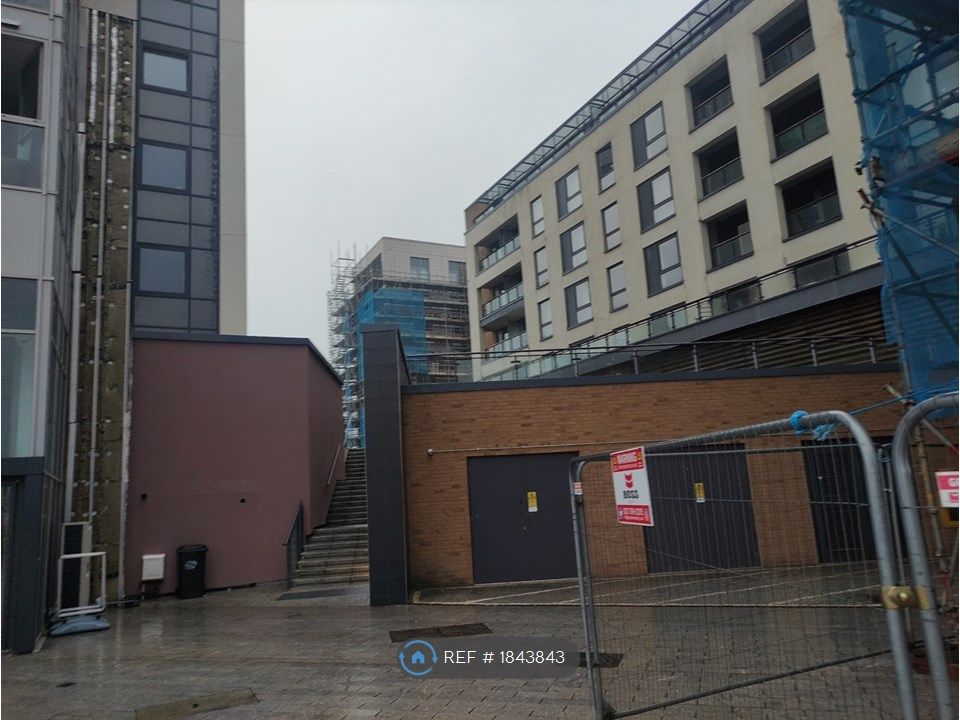 3 bed flat to rent in Ferry Court, Cardiff CF11, £1,600 pcm Zoopla