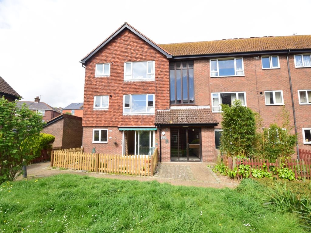 2 bed flat to rent in Military Road, Hythe CT21, £1,000 pcm Zoopla
