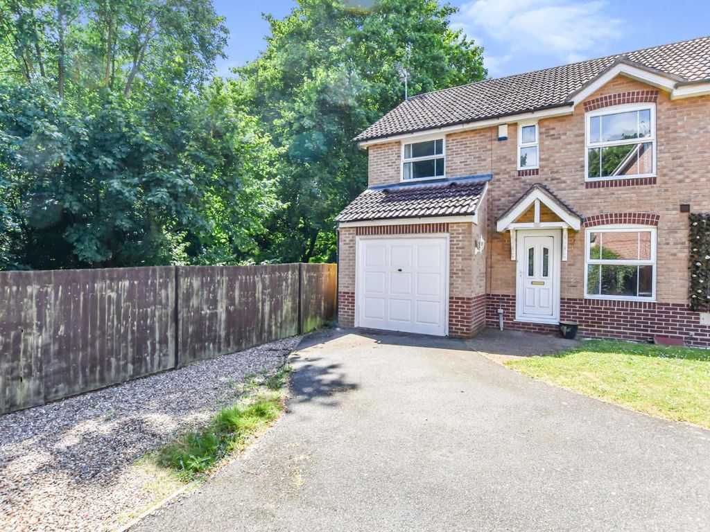 3 bed semidetached house for sale in Langsett Close, Beau Manor