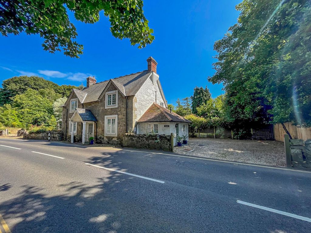 4 bed detached house for sale in High Street, Godshill, Ventnor PO38