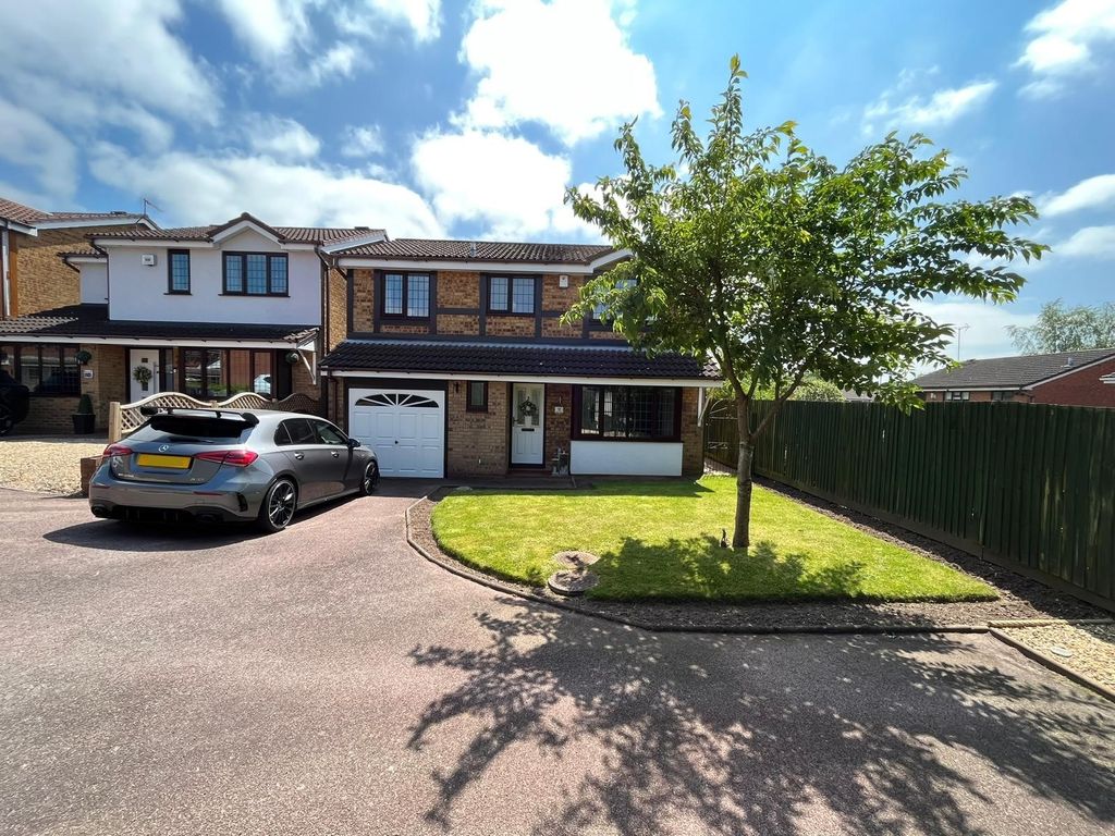 4 bed detached house for sale in St. Pauls Close, Heath Hayes, Cannock