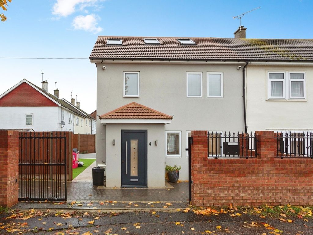 3 bed semidetached house for sale in Colebrook Path, Loughton IG10, £