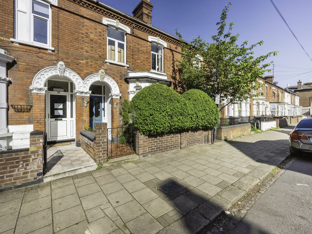 5 bed terraced house for sale in Grafton Road, Bedford, Bedfordshire