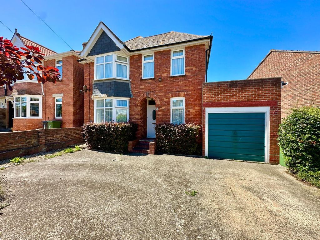 3 bed detached house for sale in Southfield Avenue, Weymouth DT4, £