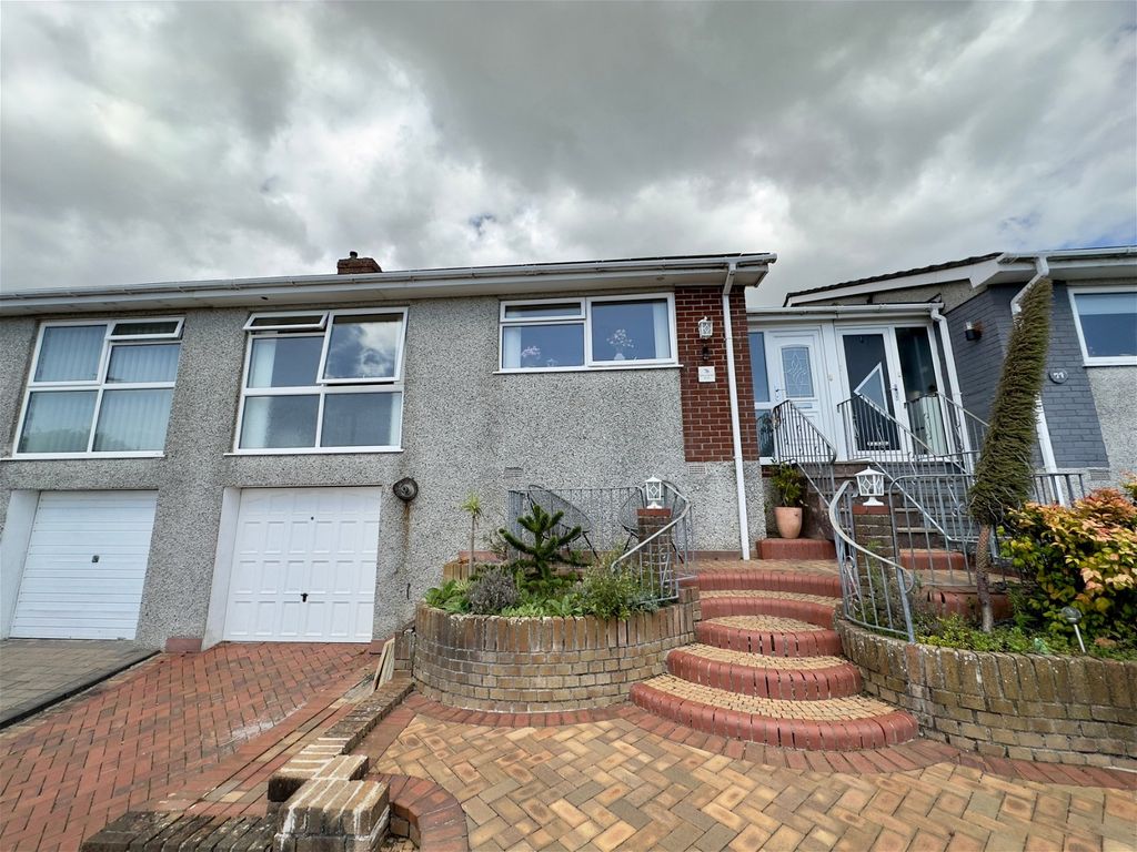 2 bed semidetached bungalow for sale in Meadow Way, Plympton, Plymouth