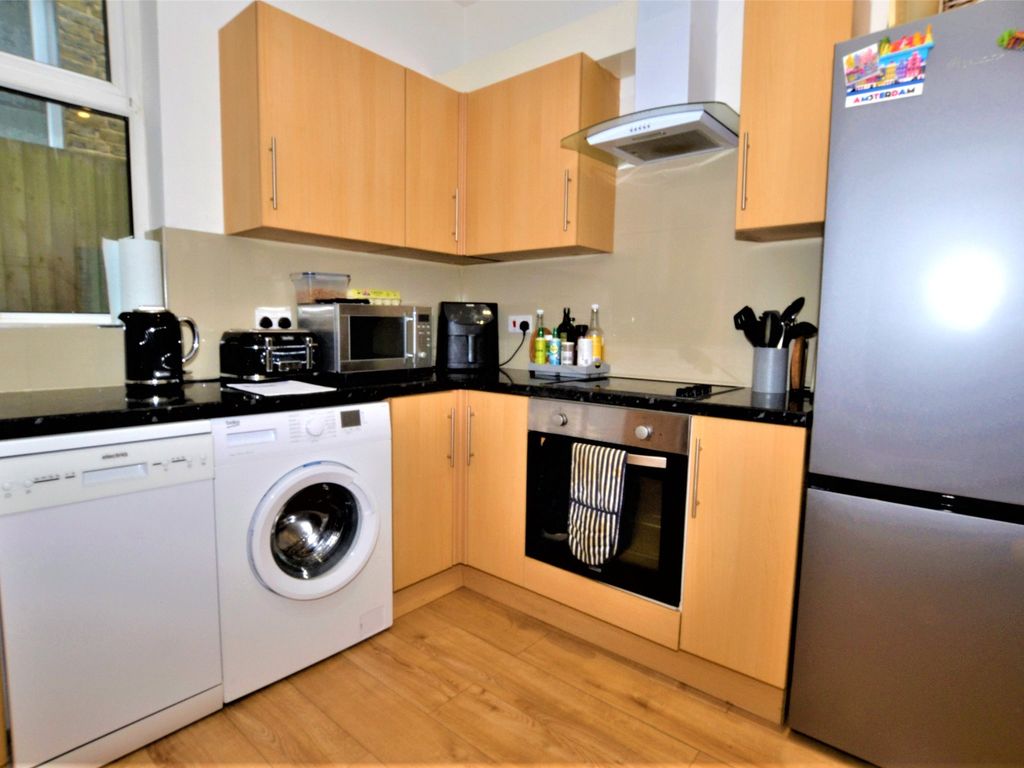 2 bed flat to rent in Lenham Road, Sutton SM1, £1,600 pcm Zoopla