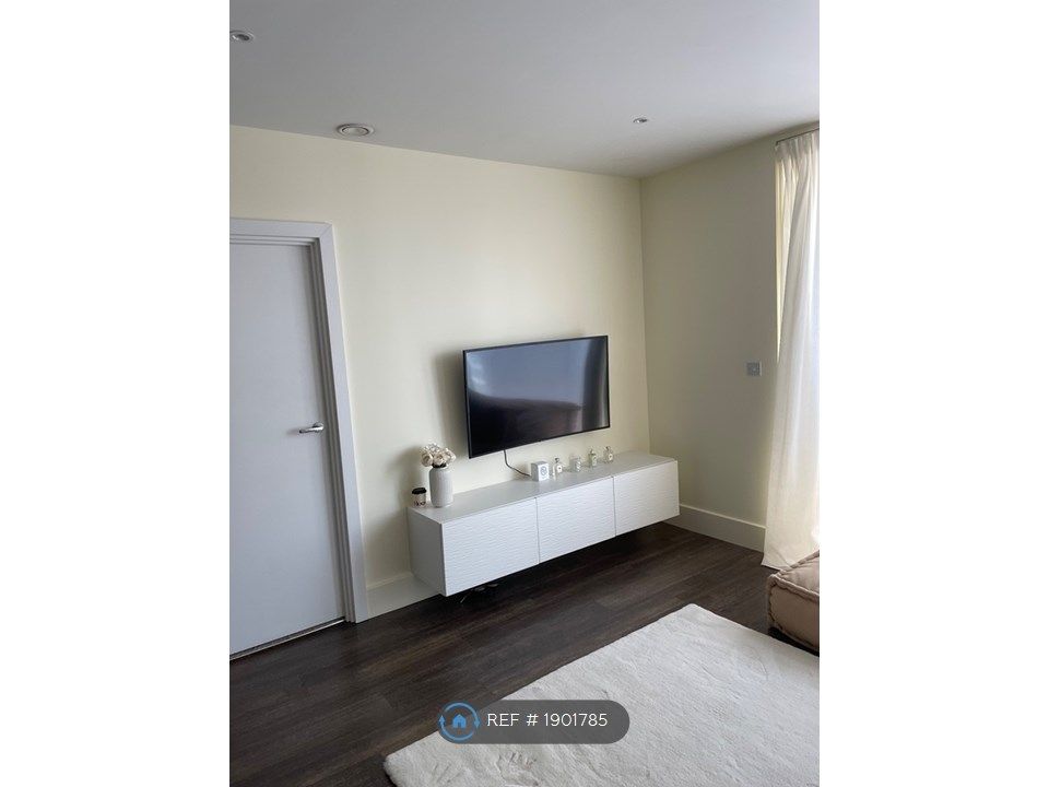 1 bed flat to rent in Plumstead Road, London SE18, £1,975 pcm Zoopla