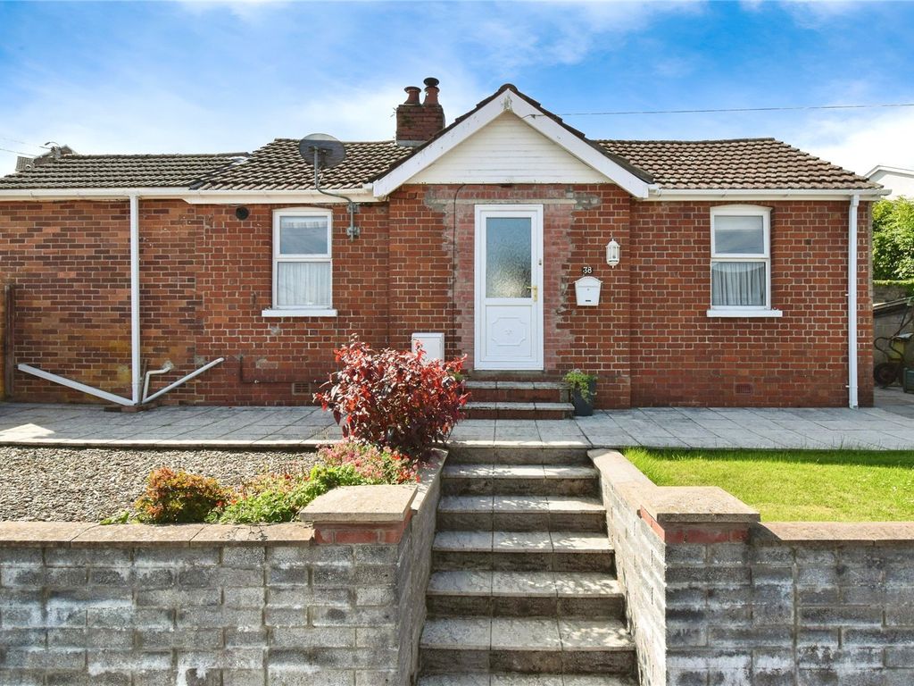 1 bed bungalow for sale in Heol Waunyclun, Trimsaran, Kidwelly