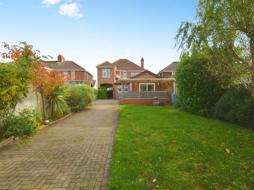 4 bed detached house for sale in Flixborough Road, BurtonUponStather