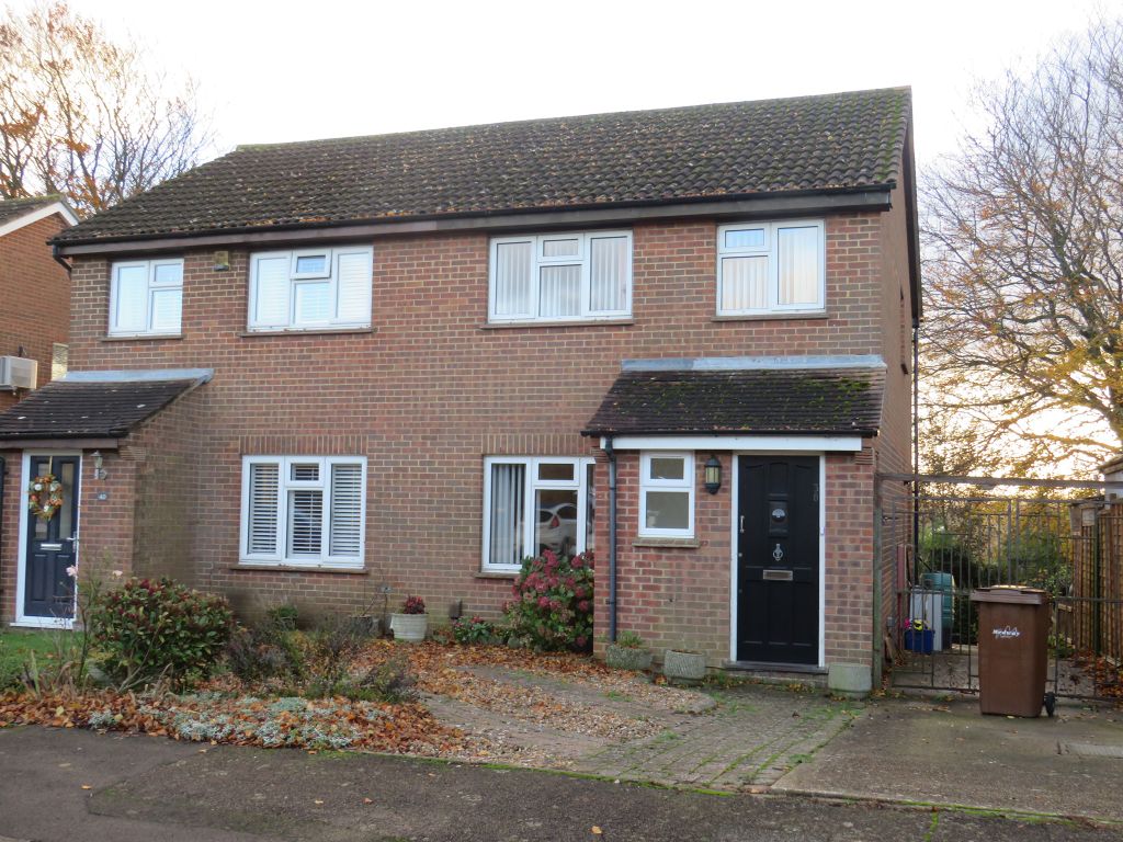 3 bed semidetached house for sale in Hamelin Road, Gillingham ME7, £