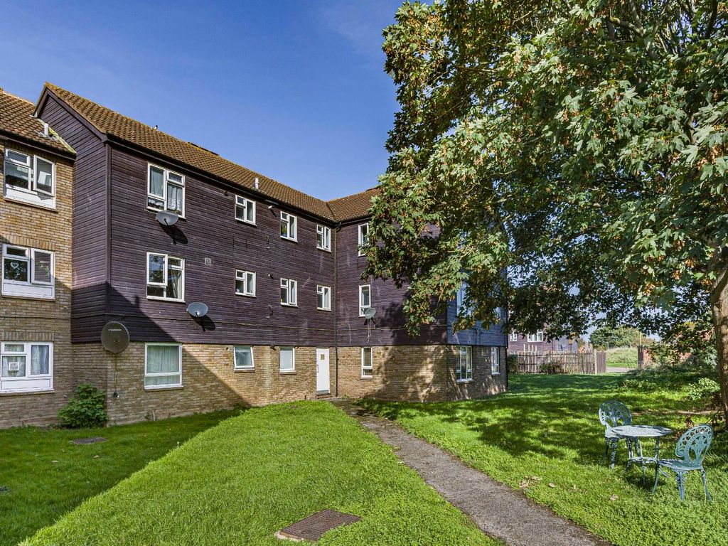 2 bed flat for sale in Landau Way, Broxbourne EN10 Zoopla