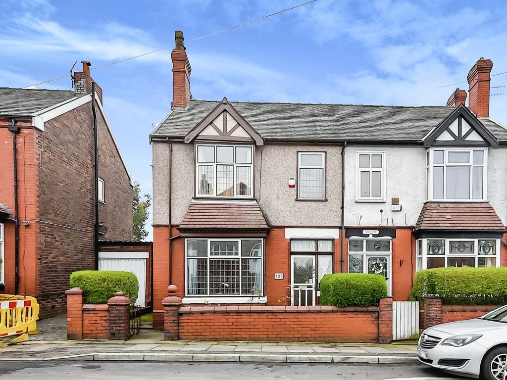 4 bed semidetached house for sale in Cranbourne Road, AshtonUnder