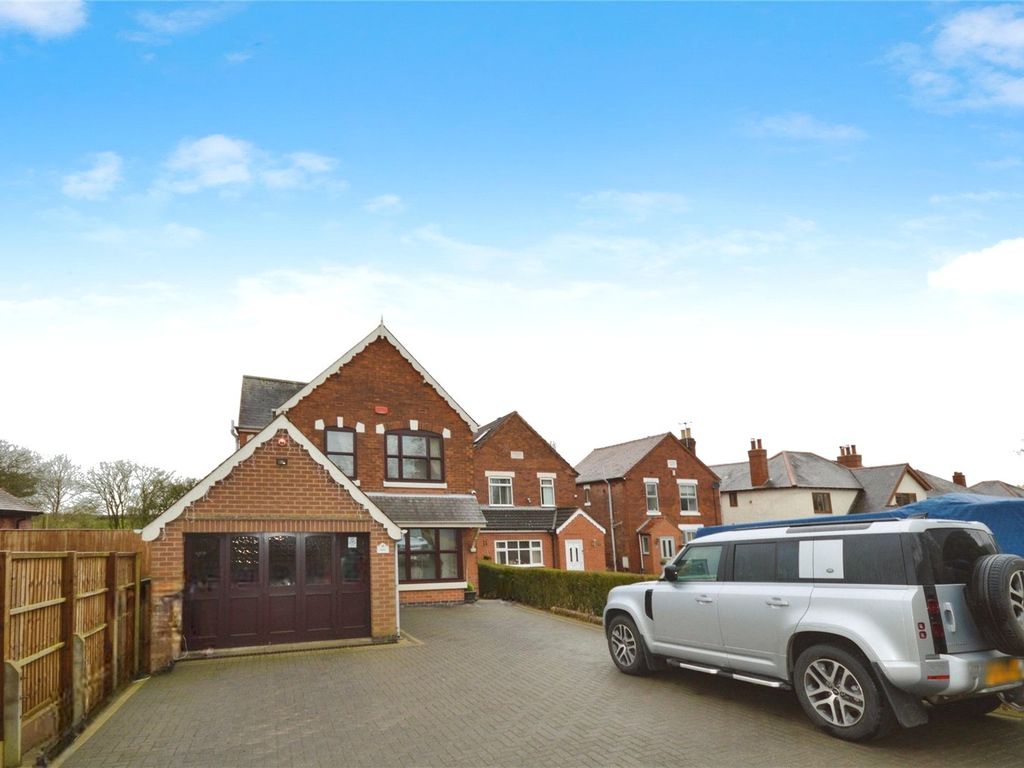 3 bed detached house for sale in Burton Road, Overseal, Swadlincote