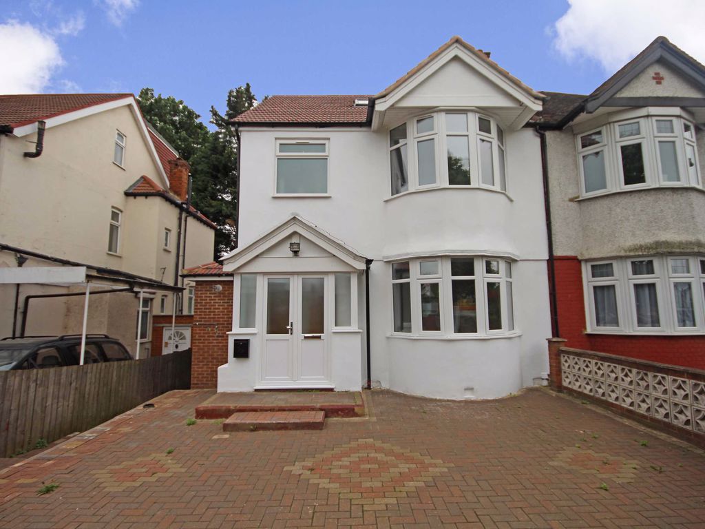 3 bed flat to rent in Great West Road, Osterley, Isleworth TW7 Zoopla