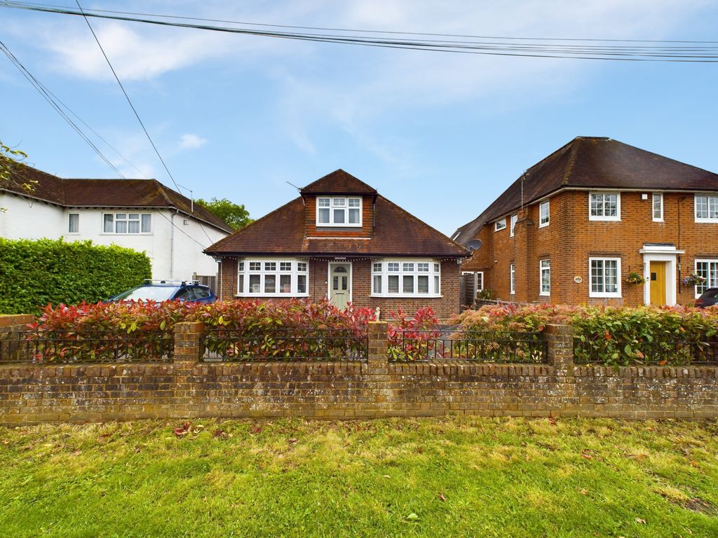 4 bed detached bungalow for sale in Hedgerley Hill, Hedgerley, Slough