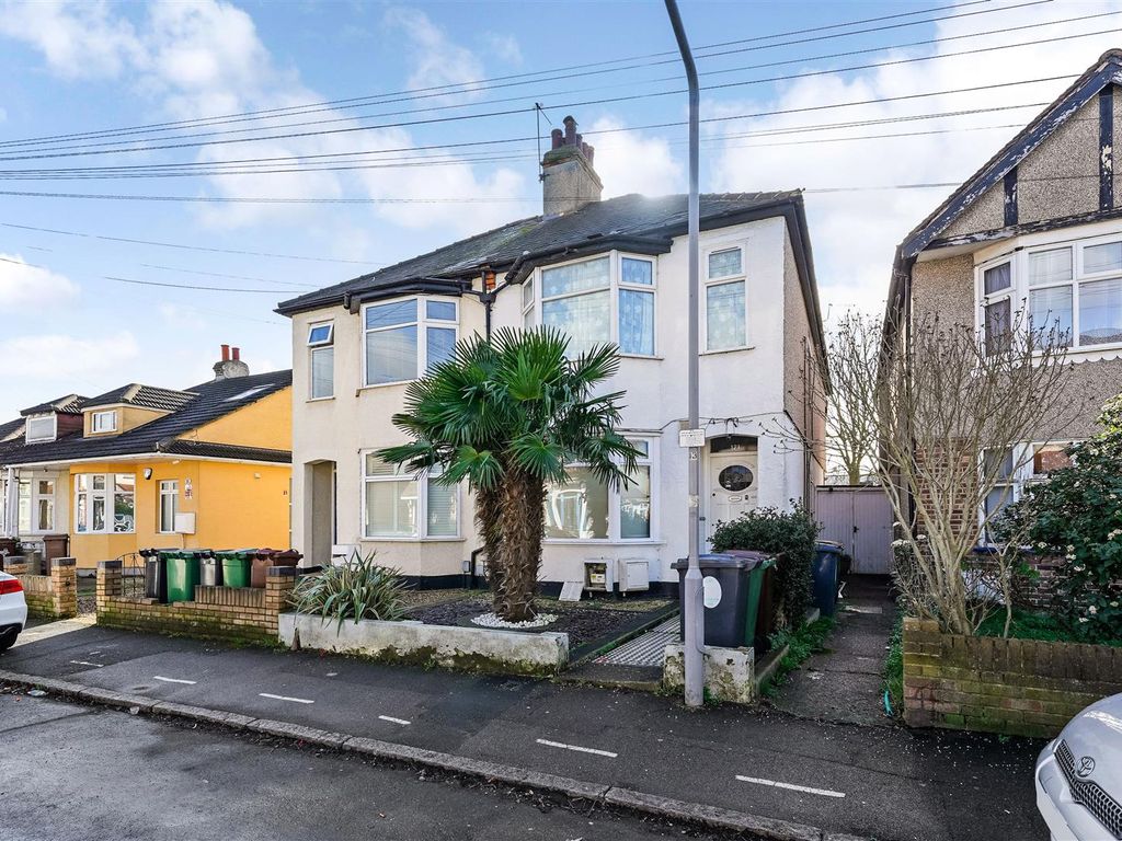 2 bed flat for sale in Westward Road, Chingford E4, £285,000 Zoopla