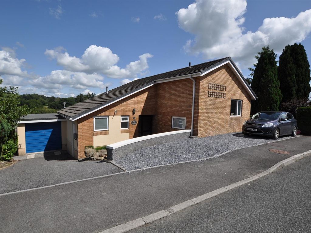 5 bed property for sale in Bron Y Glyn Estate, Bronwydd Arms