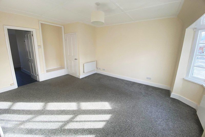 2 bed to rent in High Street, Thame OX9, £1,075 pcm Zoopla