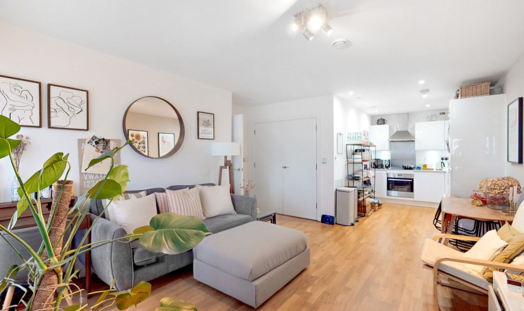 1 bed flat for sale in Great Eastern Road, London E15, £132,000 Zoopla