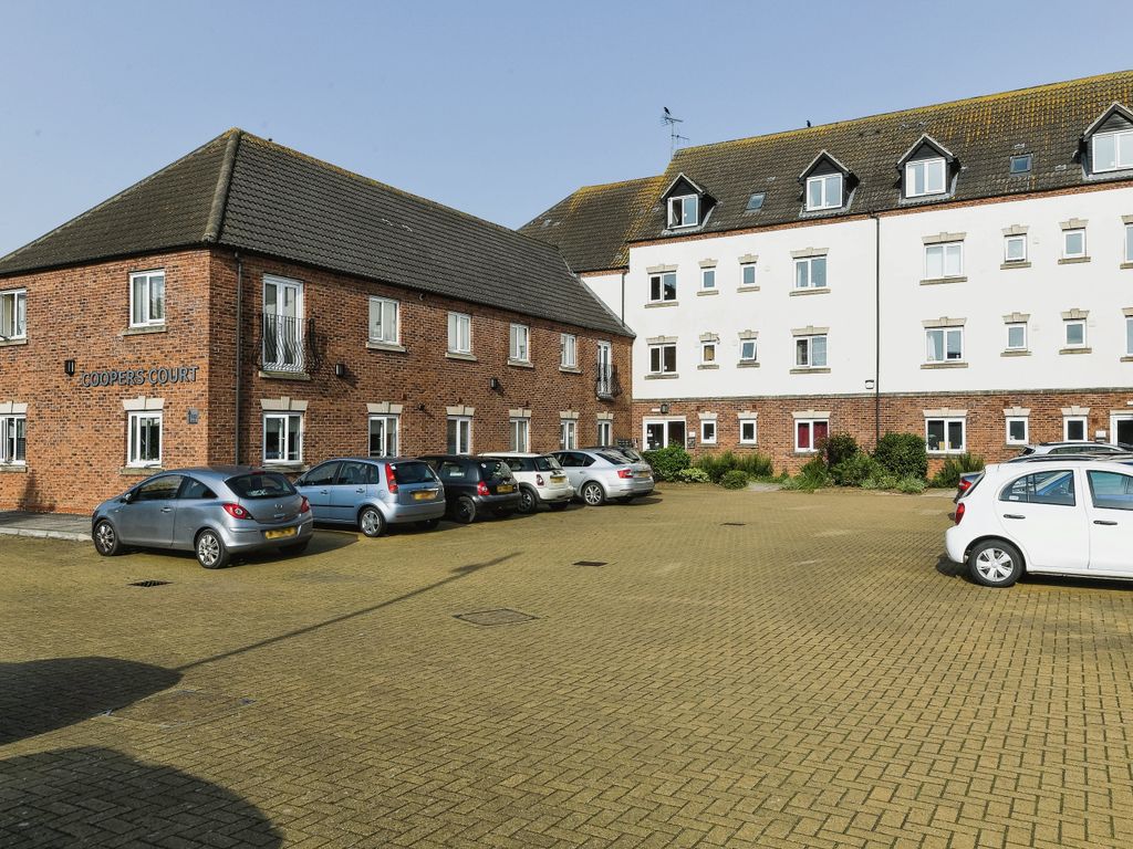 2 bed flat for sale in Coopers Court, Wisbech Road., Kings Lynn