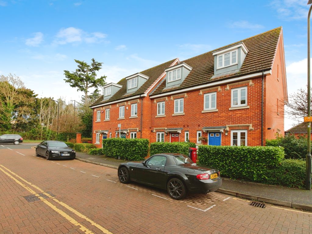 3 bed end terrace house for sale in Huxley Close, Slough SL3, £500,000