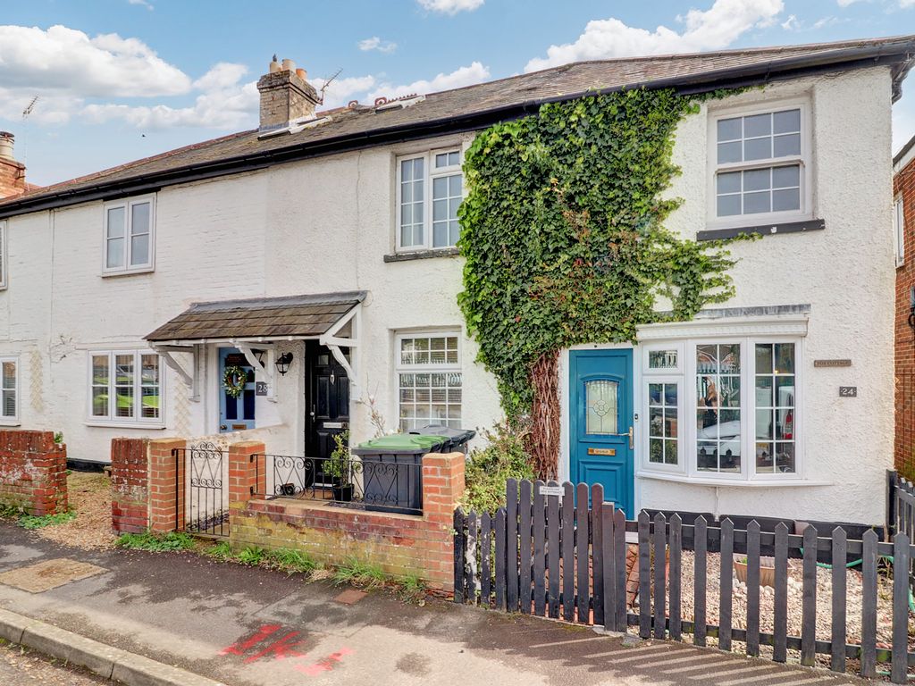 3 bed terraced house for sale in London Road, Purbrook, Waterlooville